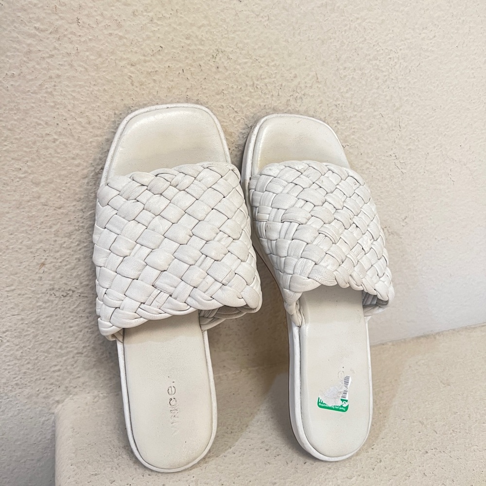 VINCE • White Cushioned Woven Rumi‎ Leather Slide Sandals • Size: 8 summer